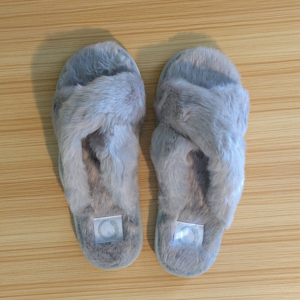 NIB Journee Collection Women's Gray Fuzzy Slippers
